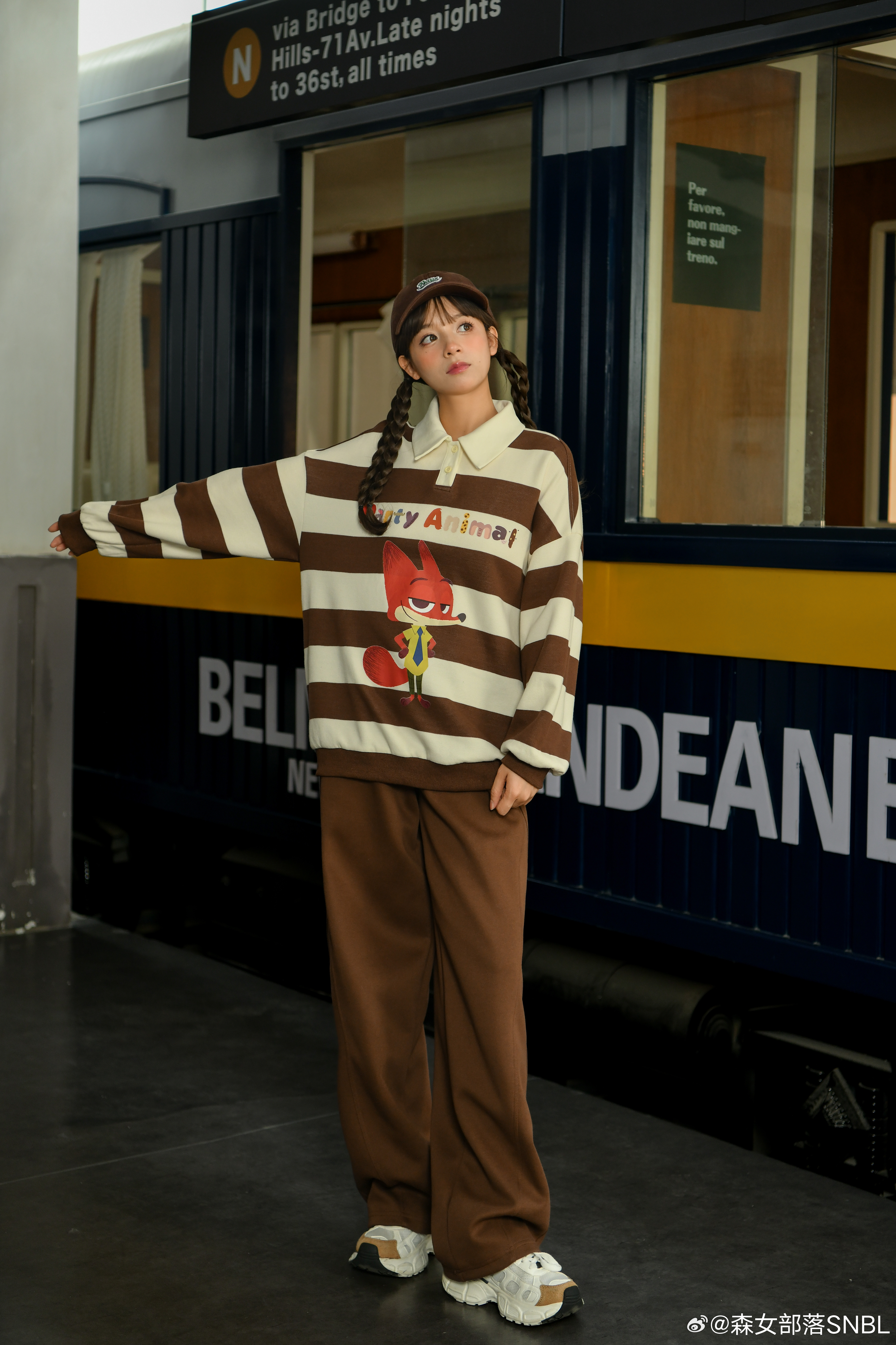 我必须说，这条裤子是本期最爱啦！！你们绝对会喜欢，不长也不宽的香蕉裤版型，两个颜