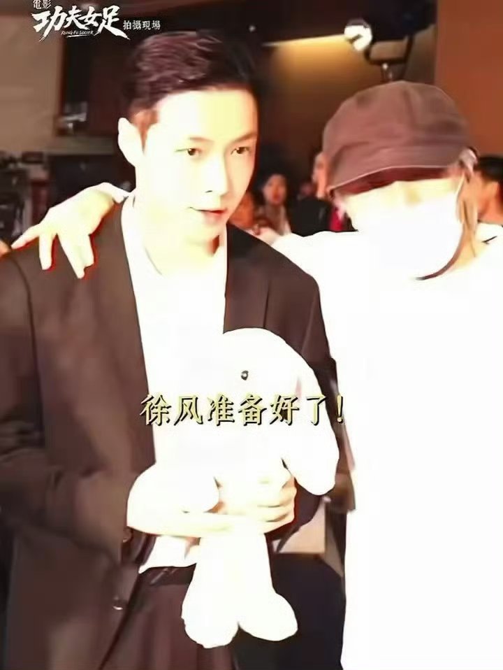 张艺兴你稍微收敛一下喜剧天赋张艺兴你稍微收敛点吧哈哈哈！！主要是根本没想到这么具