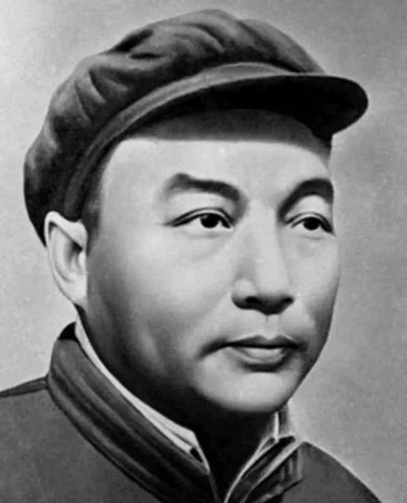 1948 年，国军排长带队投诚，谁知，当他来到登记处时，文书却是大惊：“张定元，