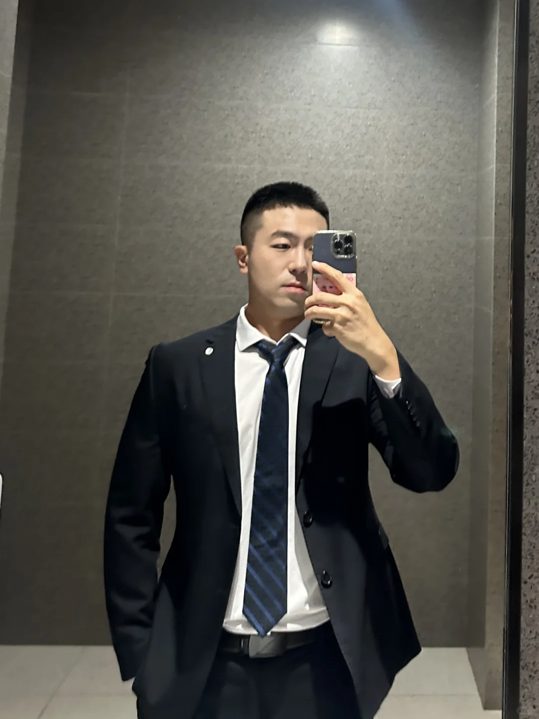 幸福是喝汽水喝到打嗝，一边打一边笑