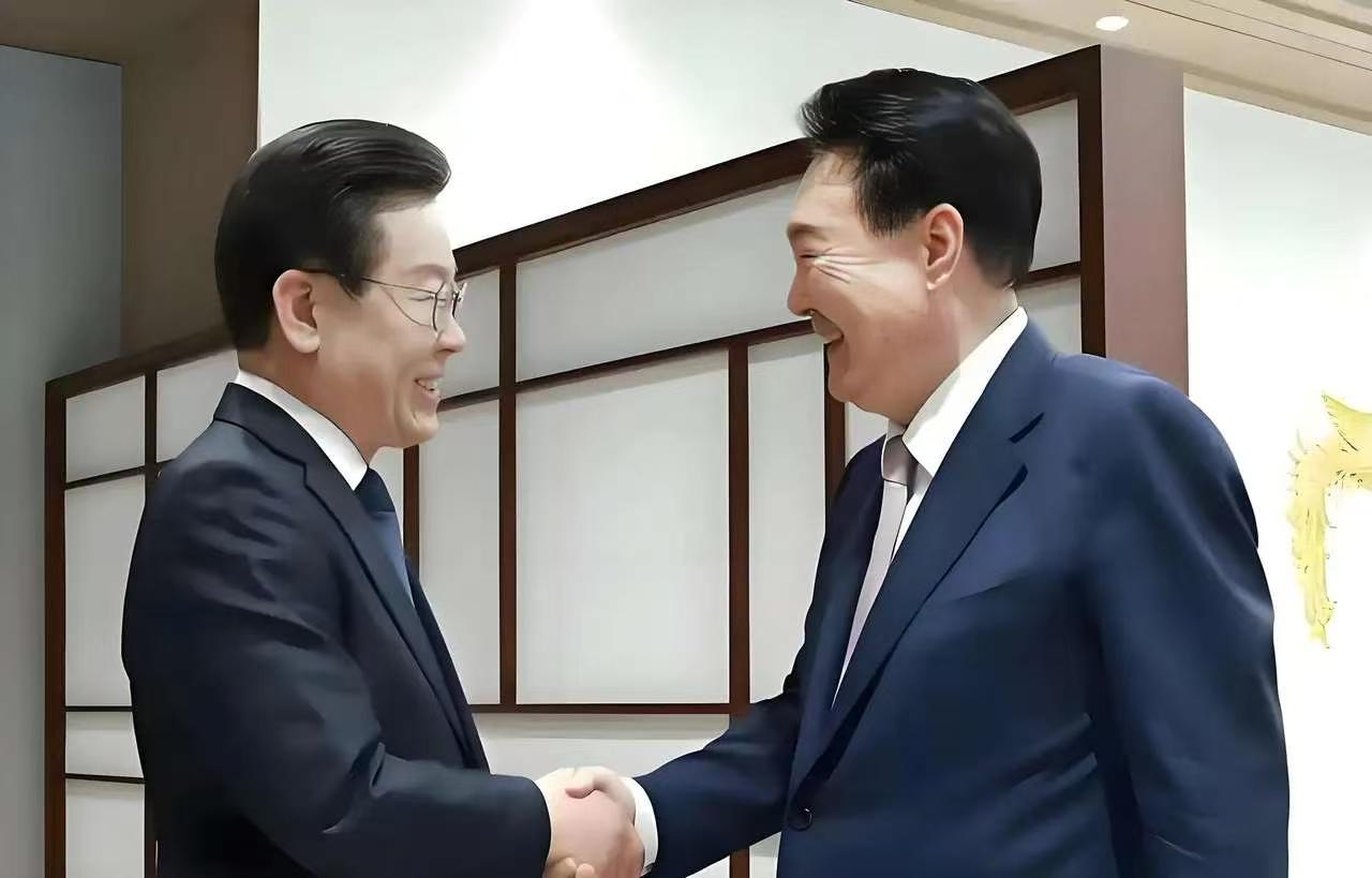 万万没想到，李在明现在确实有点窘迫，尹锡悦的叛国罪无法坐实，内乱罪又是一地鸡毛，