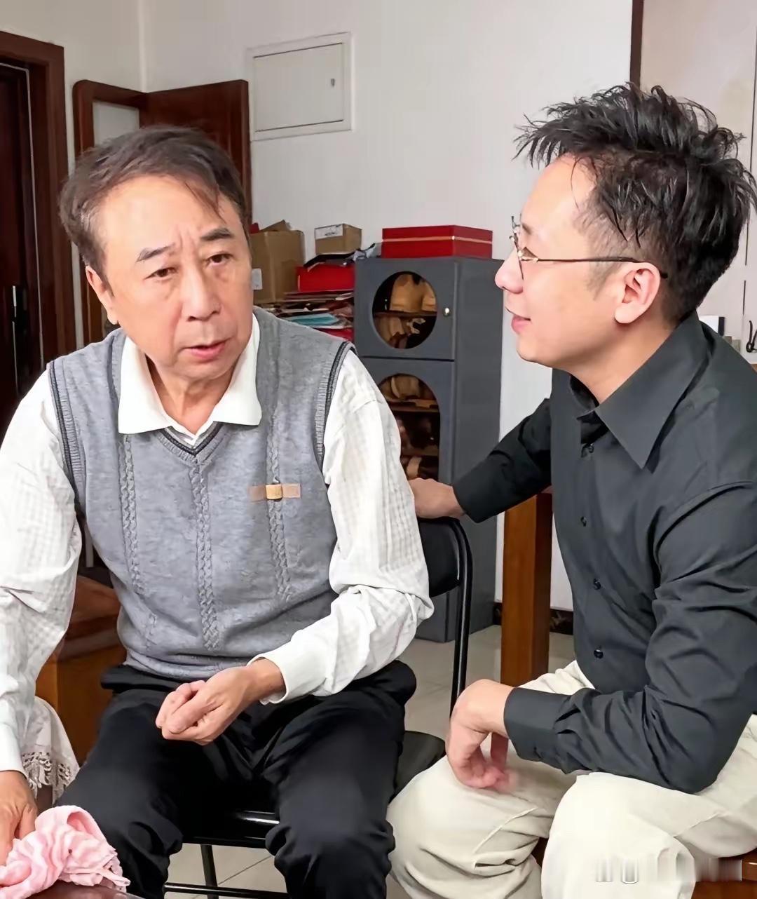 冯巩的儿子冯开诚今年41岁了。
​没结婚，也没对象。
​冯巩在节目里常拿这事开玩