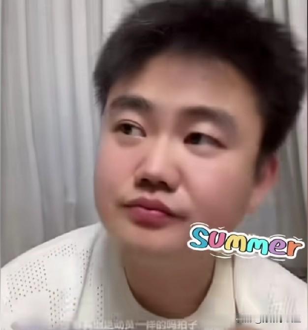 蓝草莓说:国乒之中只有王楚钦和孙颖莎是同样球拍！
我本来想去豆包查了一下，
她俩