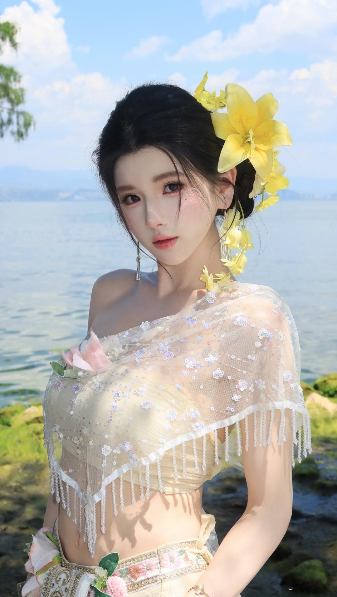 指尖轻抚，便有花从锦上醒来
——触锦生花，原来不是比喻。