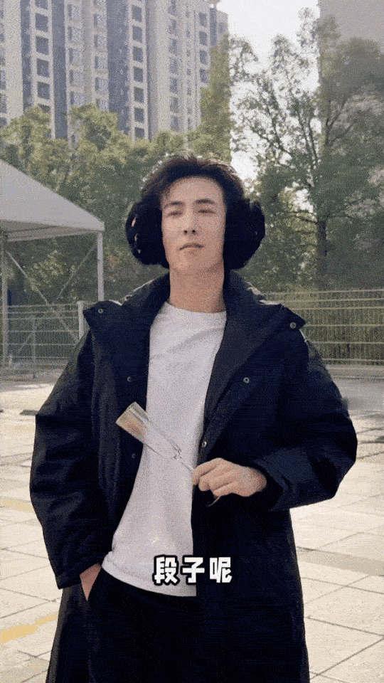 内娱真情侣合体上班  早说我们火星情报局这么会整事！那不就马上看起来了~居然还有