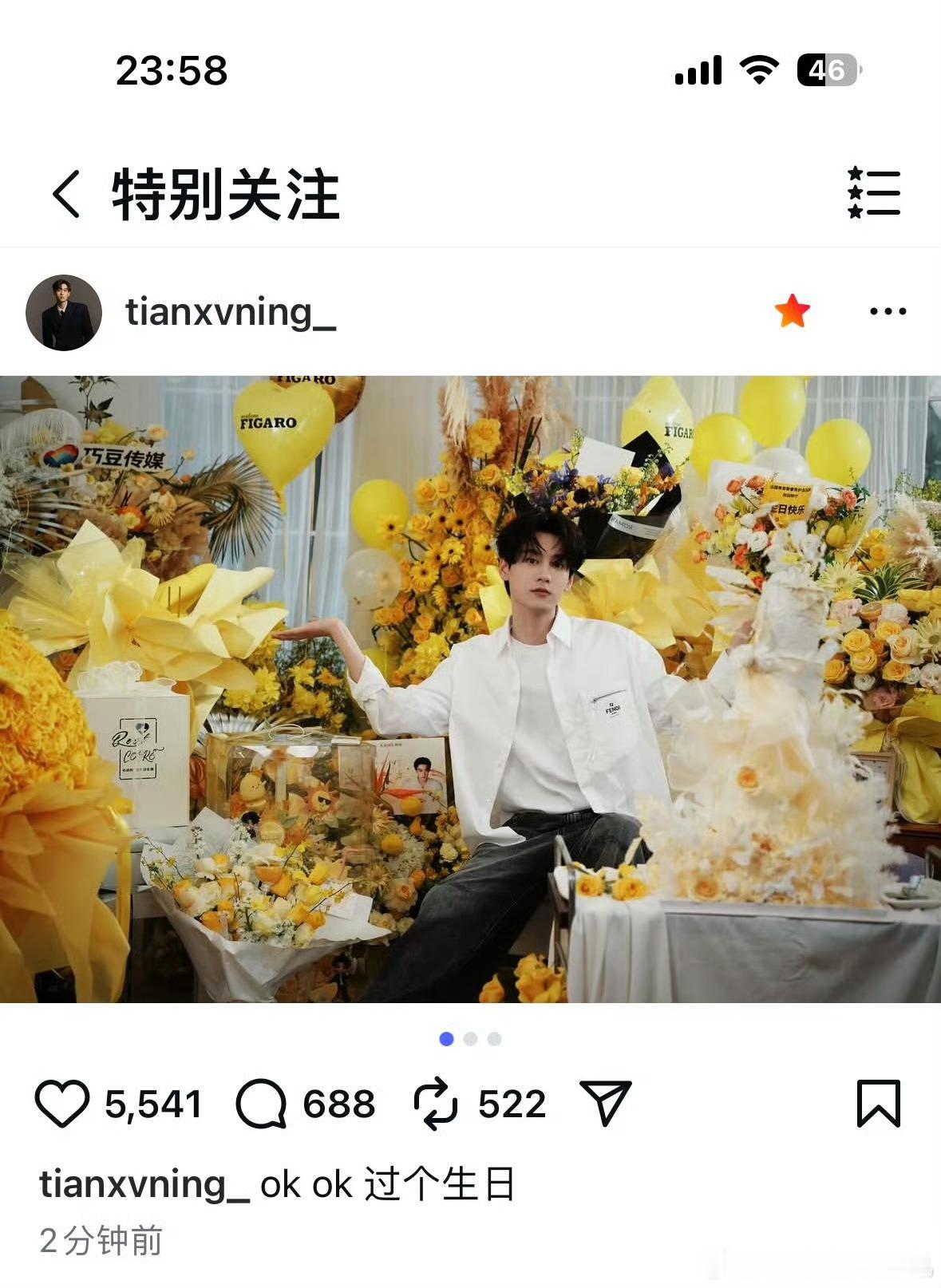 田栩宁ins更新生日照田栩宁ins生日照  田栩宁ins更新生日照，白衬衫牛仔裤