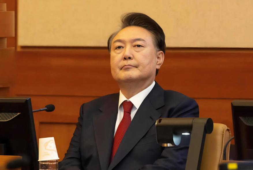 韩国政坛迎来历史性审判，前总统尹锡悦的结局彻底尘埃落定。

6月12日，首尔中央