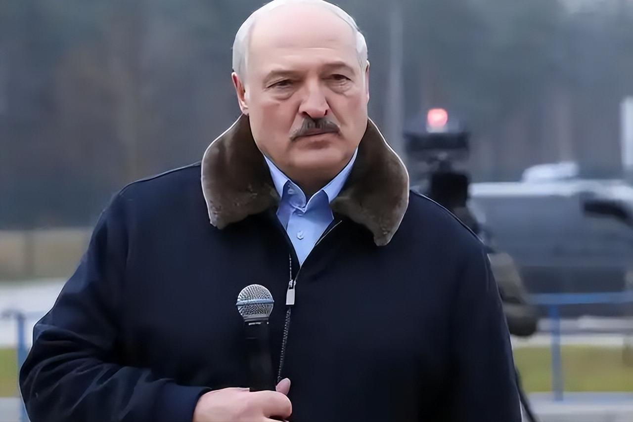 卢卡申科这次爆的猛料，真是让人听完后脊背发凉！

原来俄总统当时死活不去南非，根