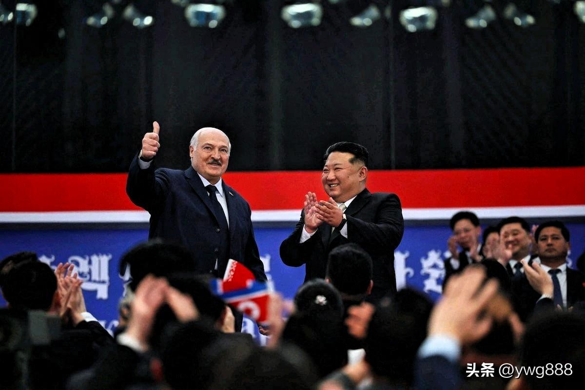 3月26日——白俄罗斯总统亚历山大·卢卡申科周四与朝鲜领导人金正恩签署友好条约，