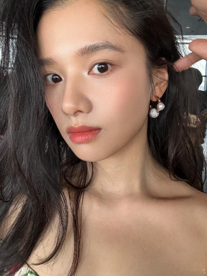 张婧仪 是我会想拿来自印小卡的自拍 