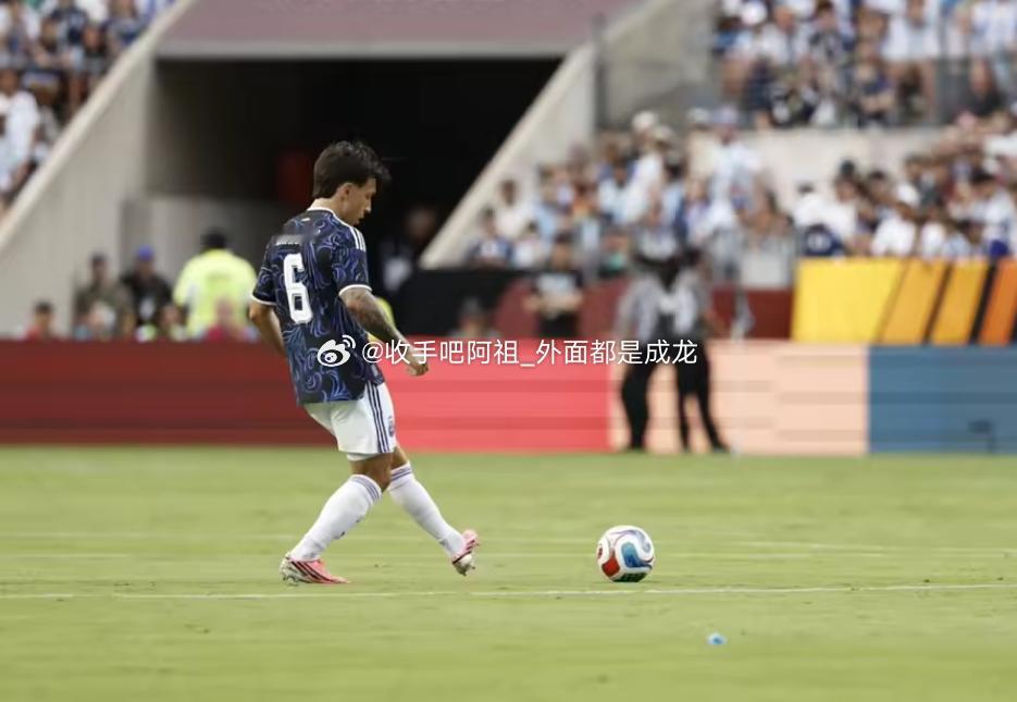 北京时间周日早，国际友谊赛阿根廷2-0战胜洪都拉斯。赛后阿根廷后卫利桑德罗·马丁