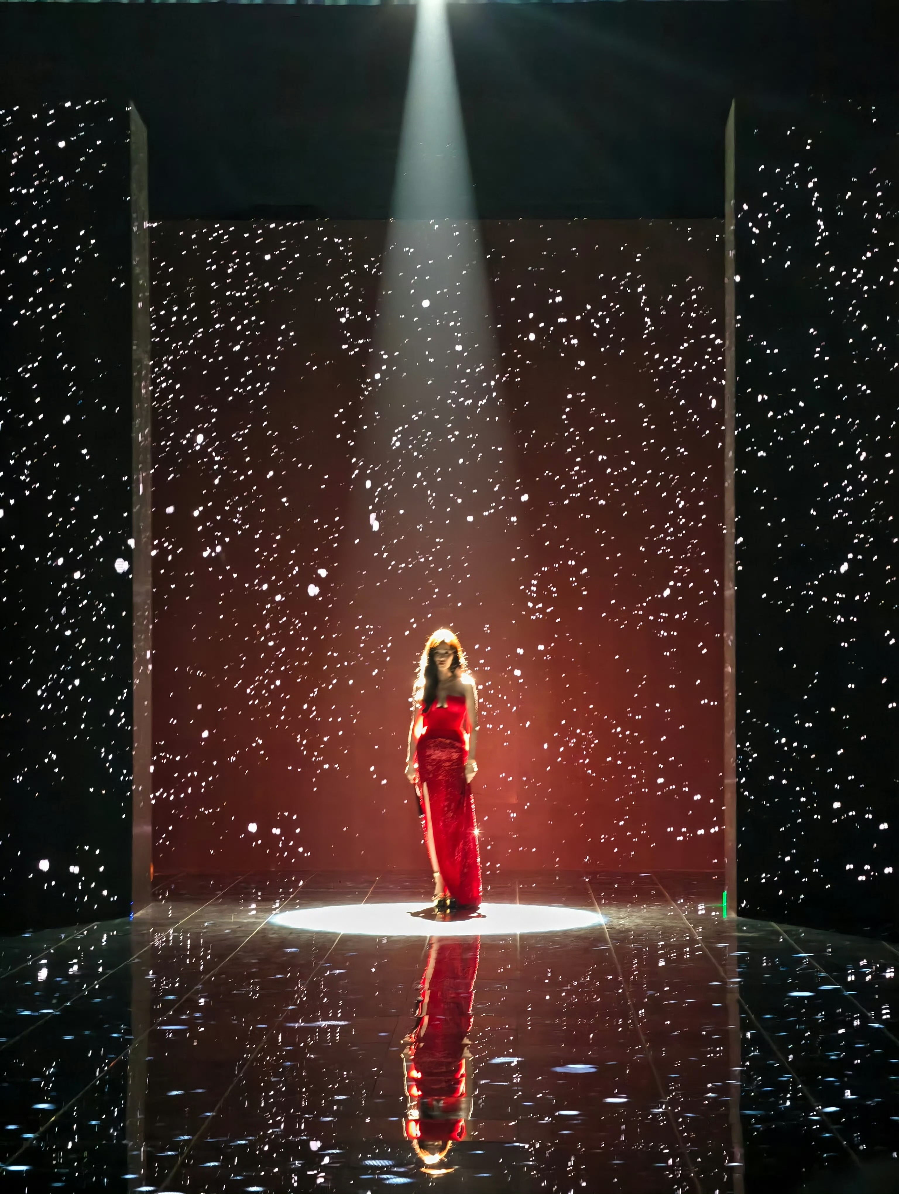 白鹿微博之夜红毯候场live，一整个惊艳到了！好美啊！ 