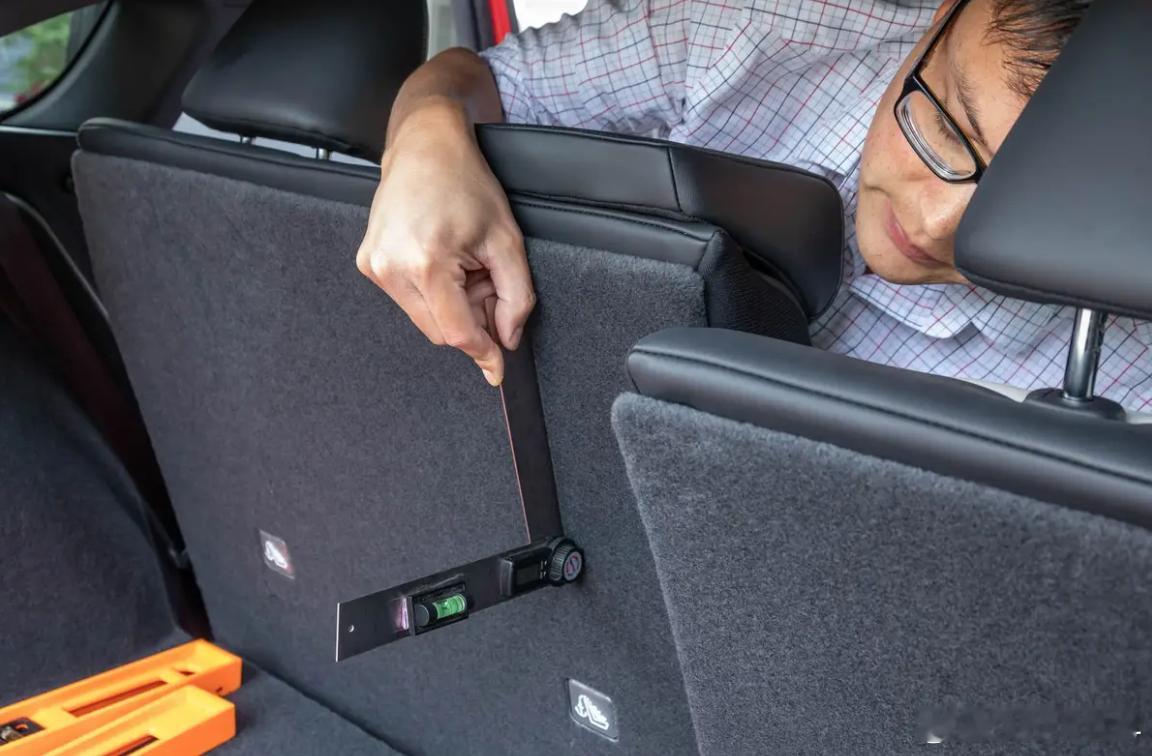 后备箱空间是SUV大还是VAN大？那就得测测了。后备箱容积都是可以算出来，只是过