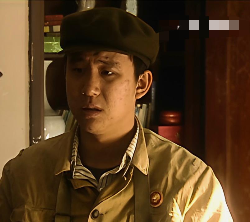 大家还记得［血色浪漫］里的袁军吗？
我觉得他和雷佳音是一个类型的演员吧。
当时看