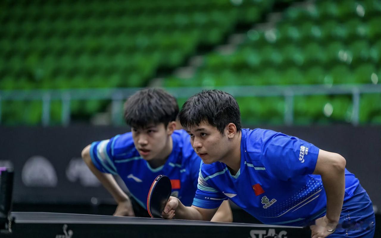 2026WTT新加坡大满贯，2月24日国乒比赛成绩如下：
女双蒯曼/陈熠3-0波