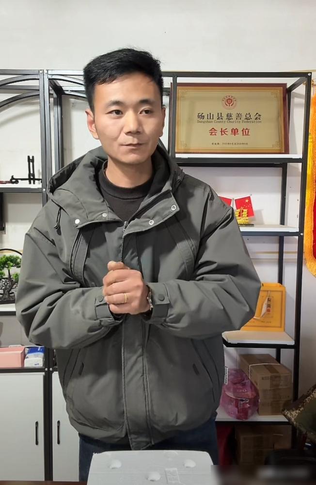 厉怀远一场直播800万，竟还逃不过“二嫂”的掌控？！
 
他直播里声嘶力竭要“做