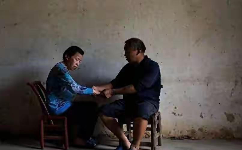 很多人以为五保户补贴、危房改造、医疗兜底只是单纯的善心，其实这是在筑牢整个社会的