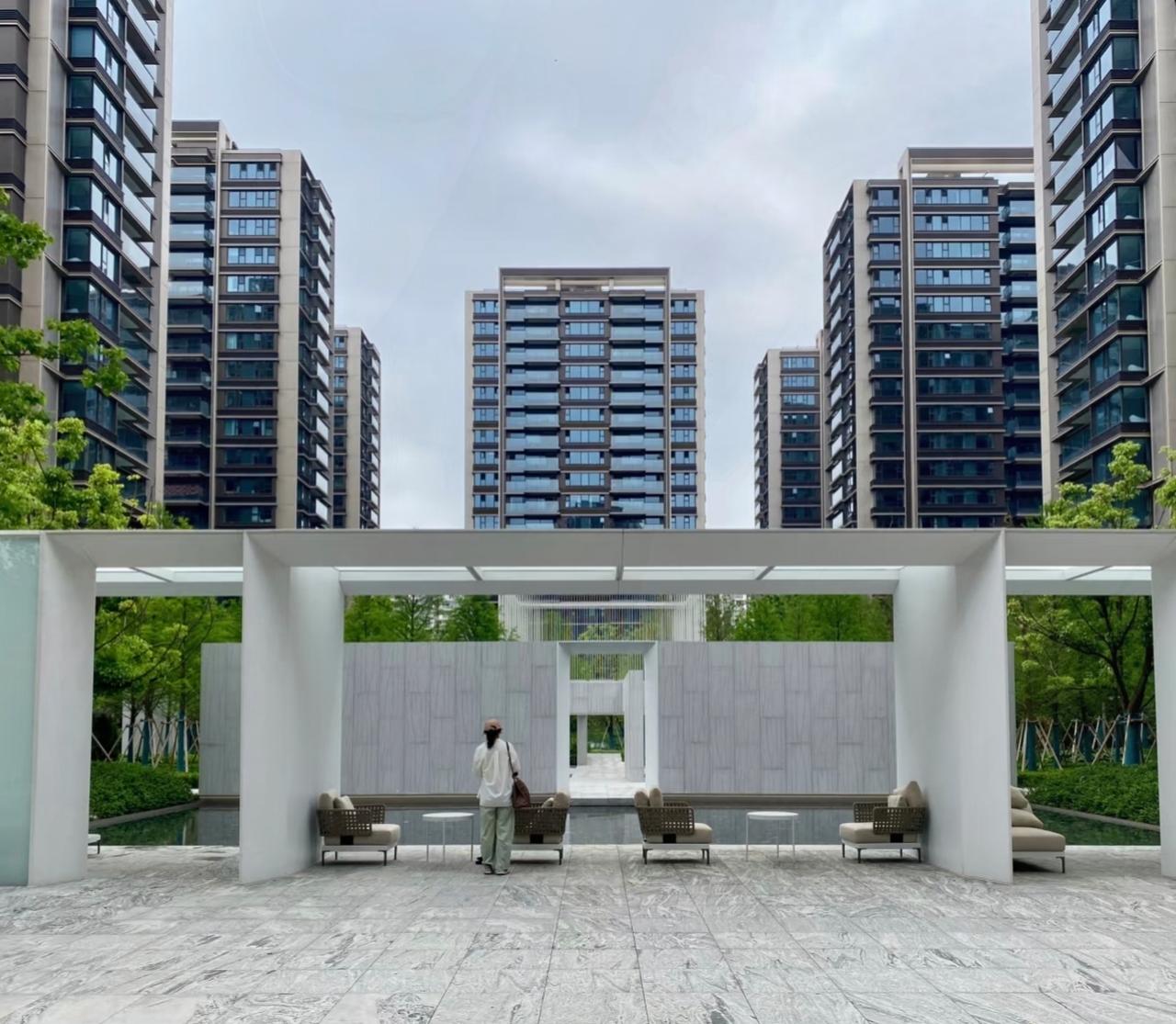 还没买房的人，
这次估计真的要慌了
因为这次四中全会提到了未来房地产的发展，我看