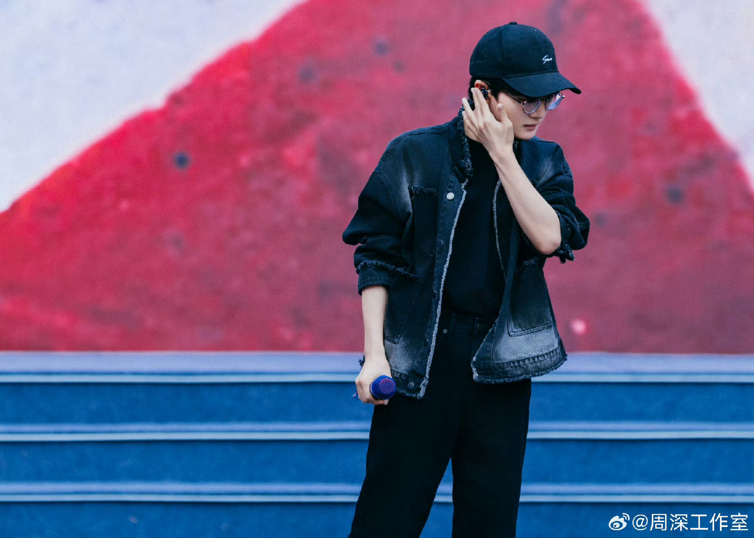 周深渡的舞台首唱周深渡舞台谁懂啊，今晚就能听见周深现场唱《渡》！适配四渡长征故事