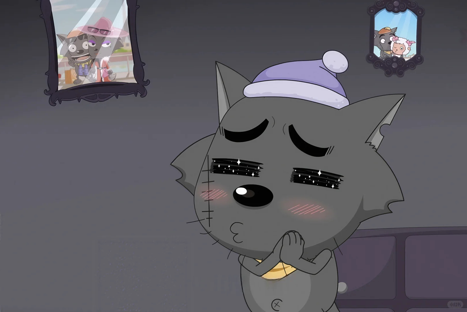 灰太狼对美羊羊做了什么 灰太狼家里居然有一张跟美羊羊的亲密合照.... 喜羊羊与