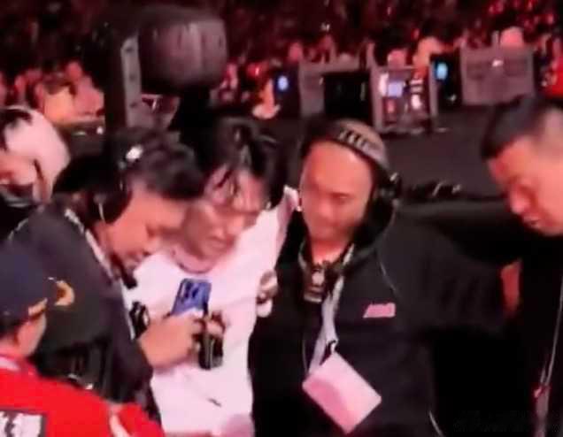 杨宗纬说目前还不能躺着睡【杨宗纬称目前身体恢复状况不错】据潇湘晨报 10月2日，