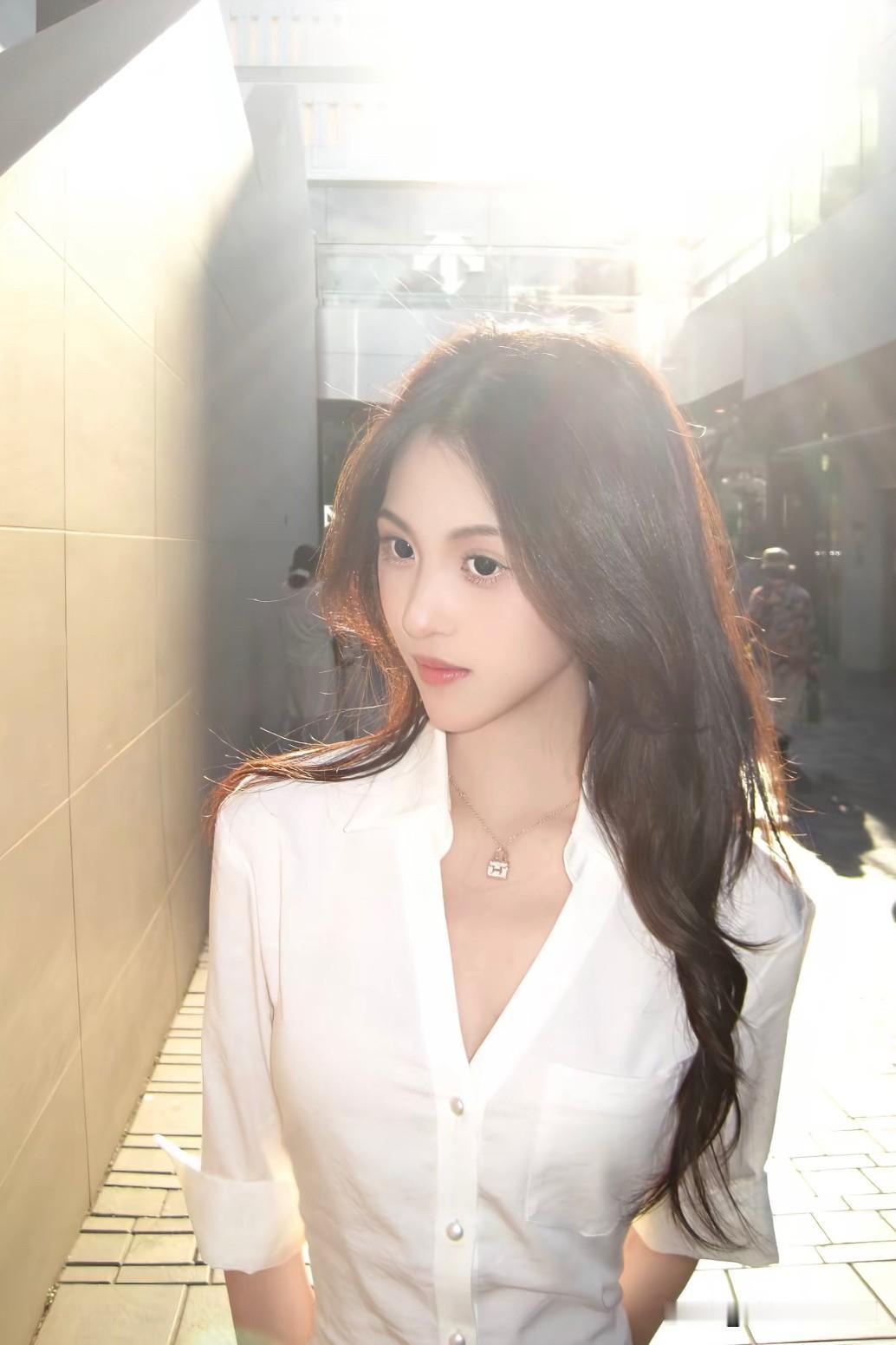 女孩子如何穿搭有气质更时尚 
气质感女神穿搭