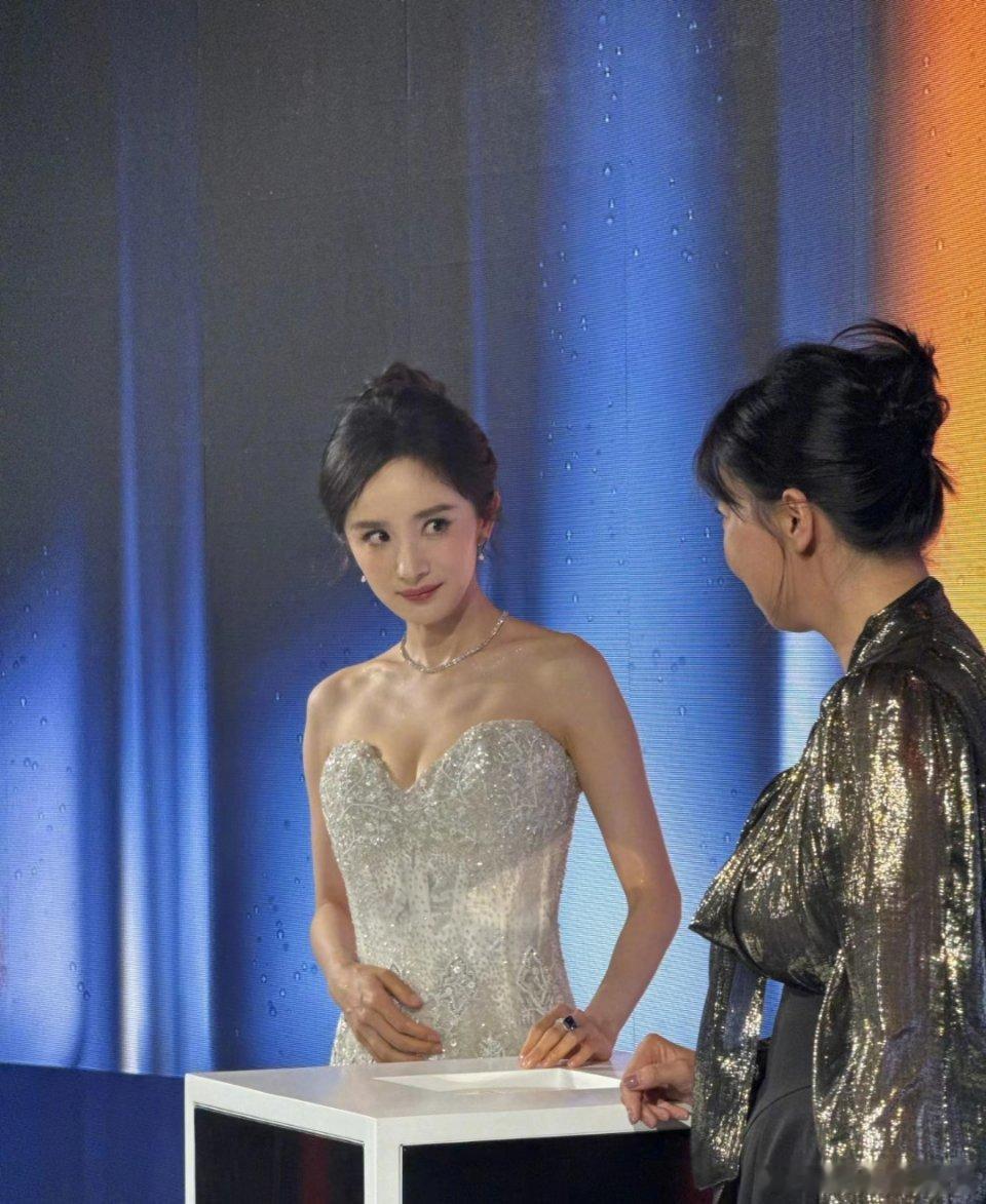 杨幂生图告诉你，女明星的颜值你不要质疑 ​​​