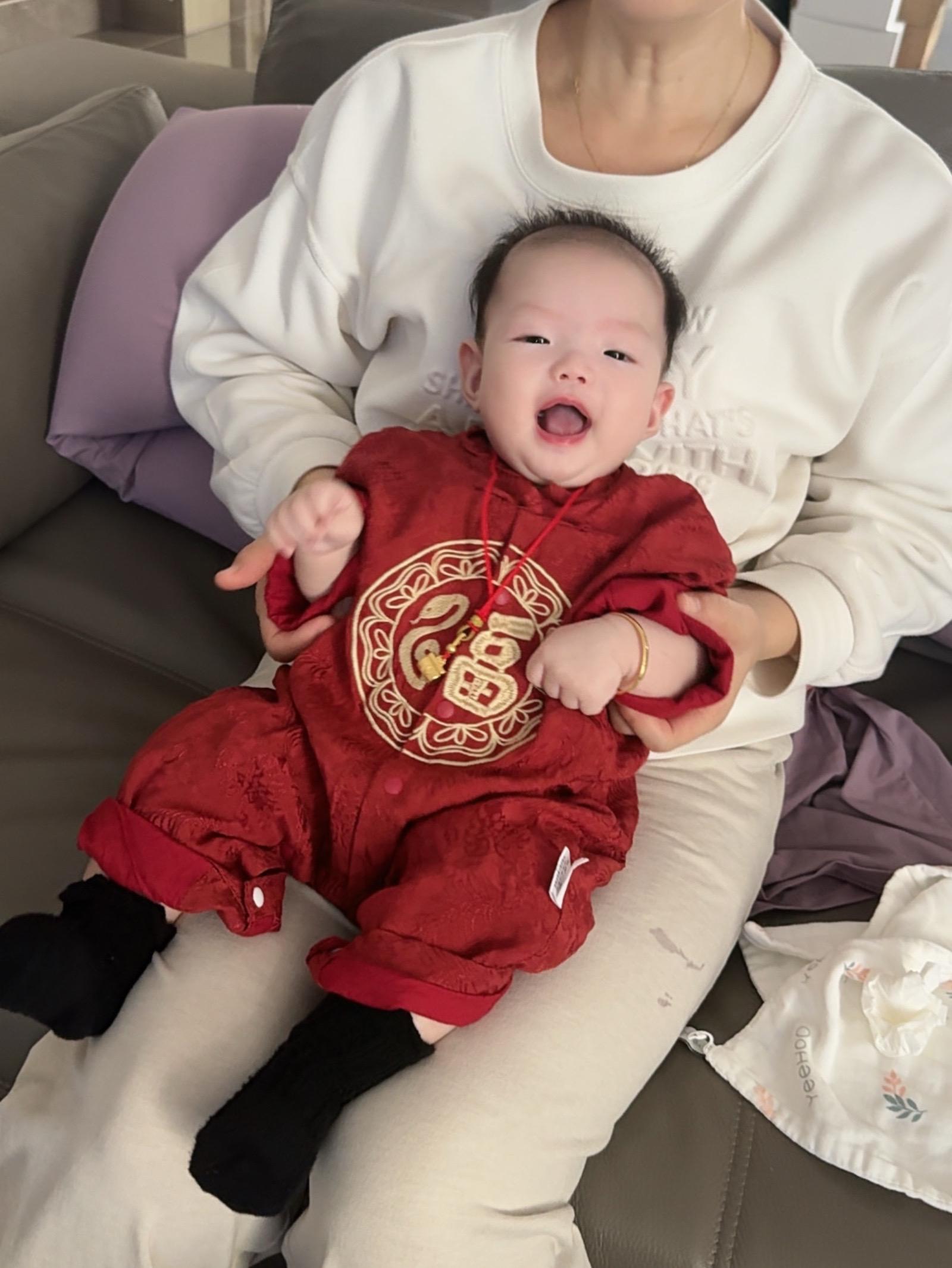 养育是一面全息之镜 他来到你身边 是让你看到你自己 看到你还没有整合的...