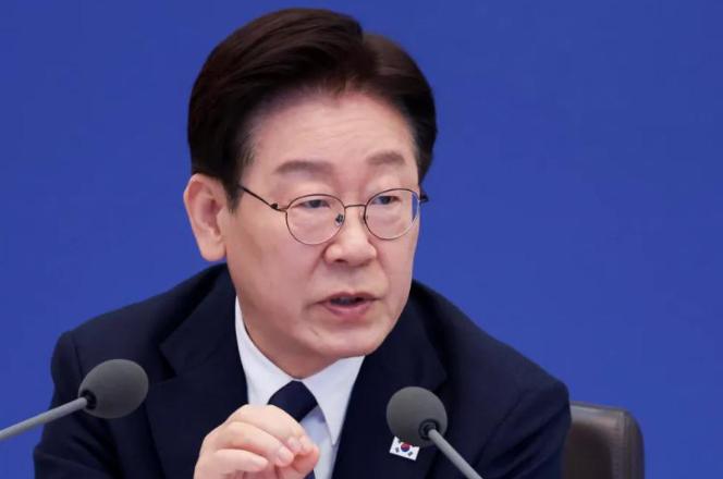 谁能想到，50万美元，居然能被韩国玩成一场“保命操作”。
表面看，这不过是一笔不