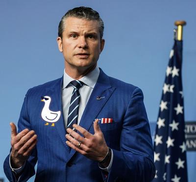 4月3日深夜，五角大楼那块大屏上跳出来一组数：365 + 13。

乍一看像什么