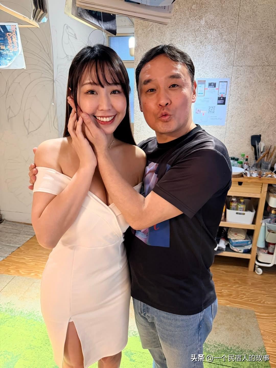 台湾女生与东尼大木的合影 岁月是把杀猪刀啊
今天偶尔刷到一个台湾省女网红发了一组