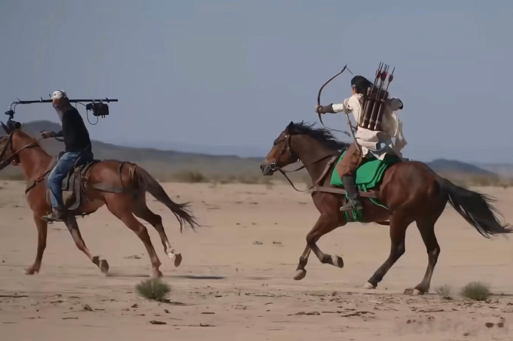 刚发现电影《镖人》幕后很多镜头，都是摄影骑马上拍出来的，好家伙。