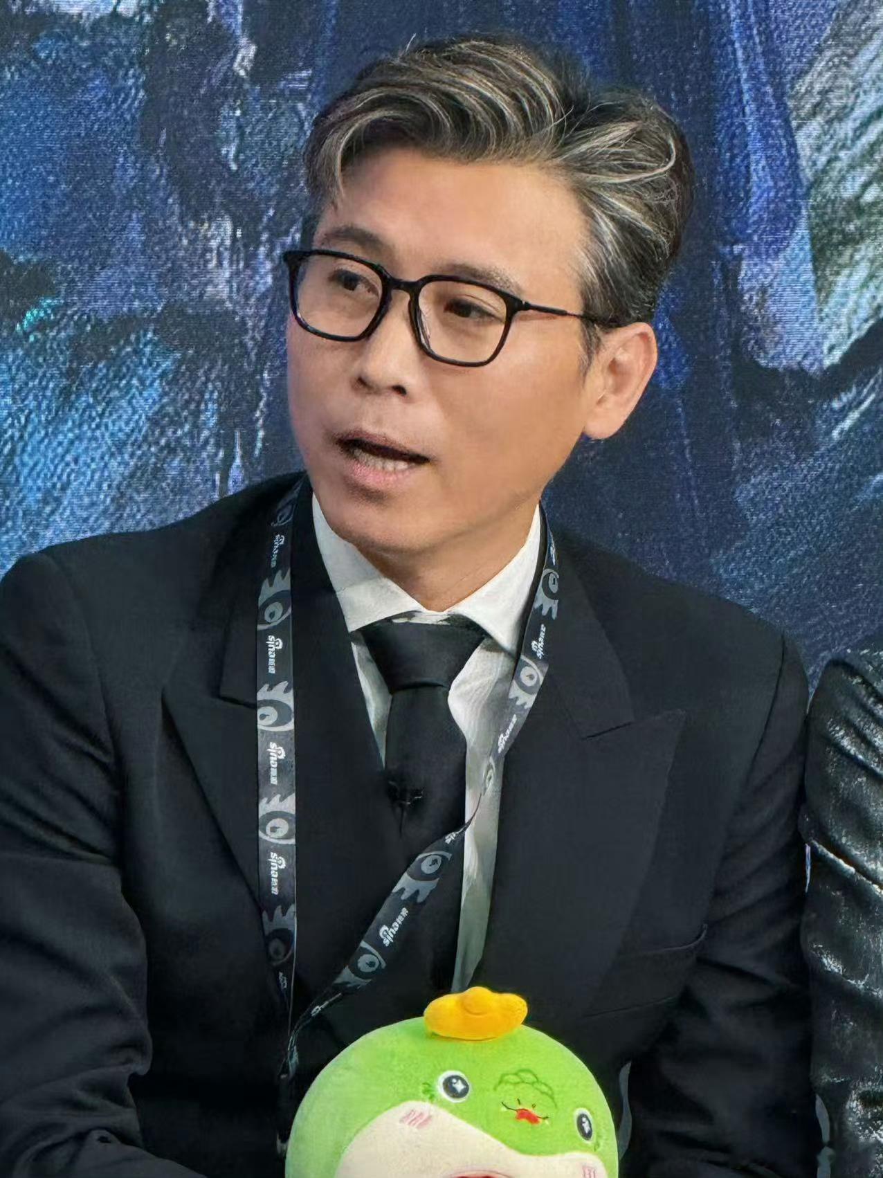 李乃文昨天下楼今天扫楼点击就看李乃文凭一己之力笑翻直播间！此人已经神到昨天下楼，