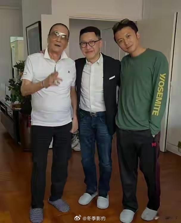 谢贤御用医生公开生前居家照 摘掉墨镜眼神浑浊 一年前已认不得人。谢贤的私人医生杨
