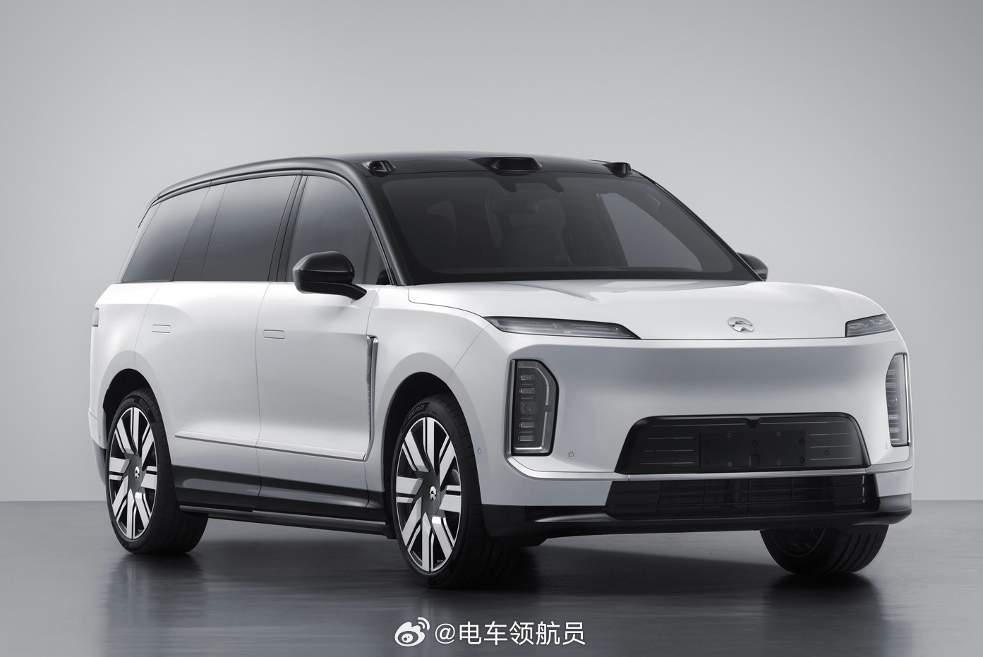 蔚来ES9证件照曝光，相较于ES8尺寸大了一圈长宽高5365×2029×1870