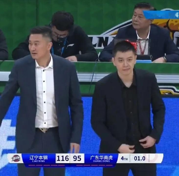 这场球，广东输得一点都不冤枉！输，就输在杜峰！我有三个问题想好好问问杜峰：1. 