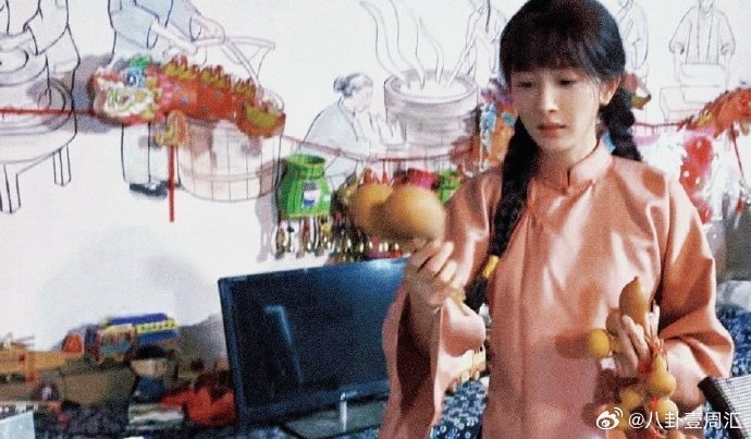 杨幂宁绣绣麻花辫学生造型杨幂宁绣绣的学生造型也太绝了吧！麻花辫一扎，粉衣一穿，妥