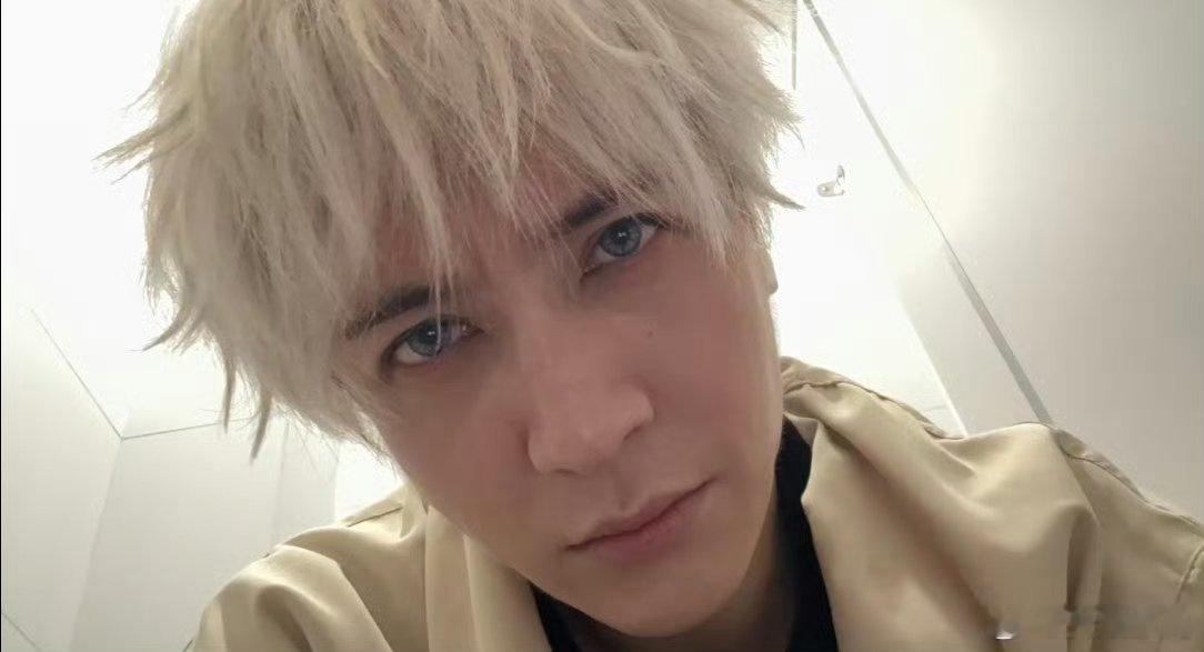 薛之谦满头斑秃和水泡他说“搞笑吧”的时候我眼泪都要出来了，这哪是搞笑，这是硬扛啊