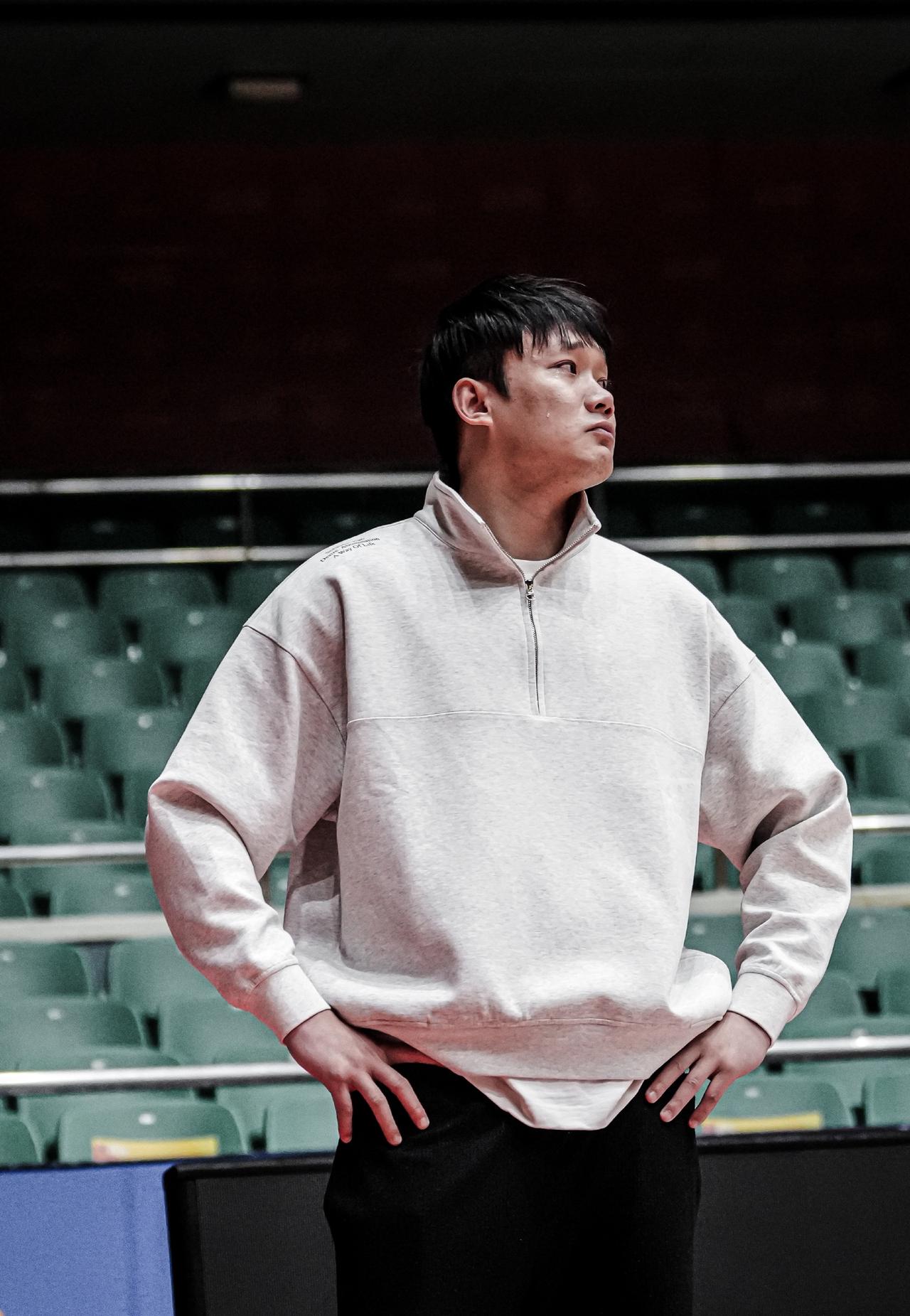 丁彦雨航说，昨晚睡前很紧张，但睡着后却很踏实，退役的第一个早晨，真是挺爽的！
