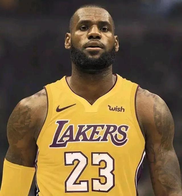 詹姆斯打出本赛季最差的一场比赛，这也是湖人输给太阳的主要原因。

湖人客场105