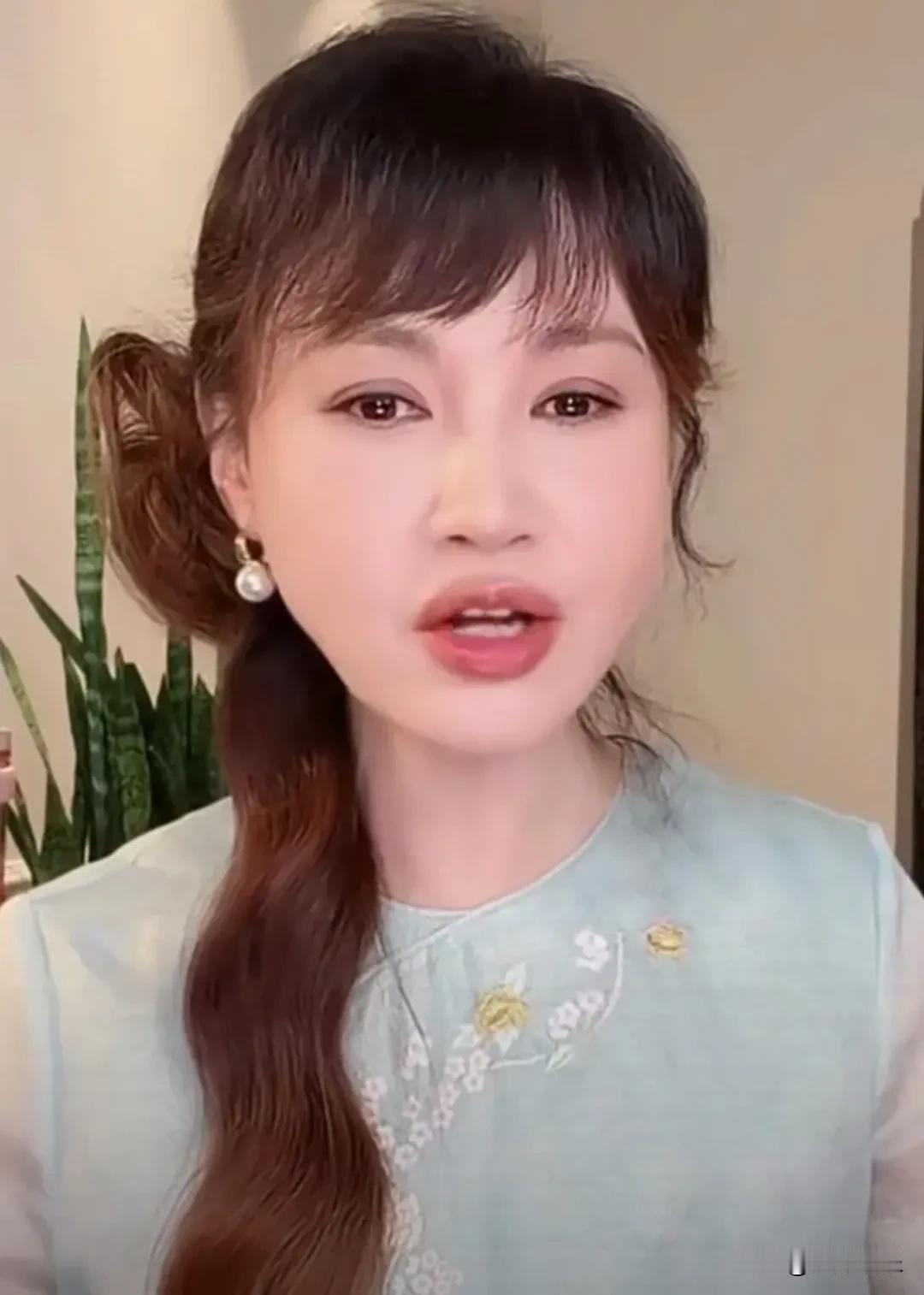 演员杨雪，自曝不生二胎的原因！

7月21日，演员杨雪的一番话突然冲上热搜！
起