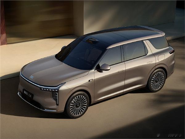 智己中大型SUV LS8预热开始，海报上“半圈，即圆满”这莫不是在暗示新车将采用