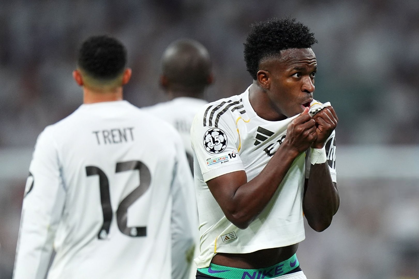 【全场】皇家马德里2-1本菲卡，总比分3-1附加赛晋级！威尼修斯&楚阿梅尼进球，