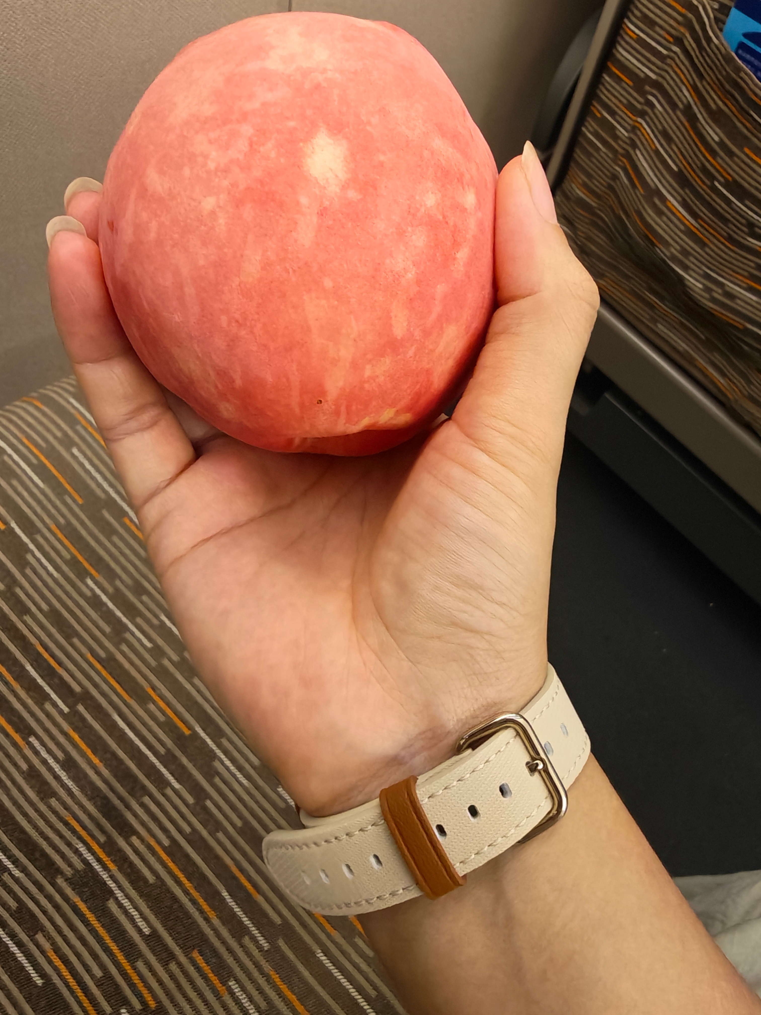抓重点！你喜欢桃子🍑还是可盐可甜的荣耀手环 太精致乖巧了 商务、生活两不误～光