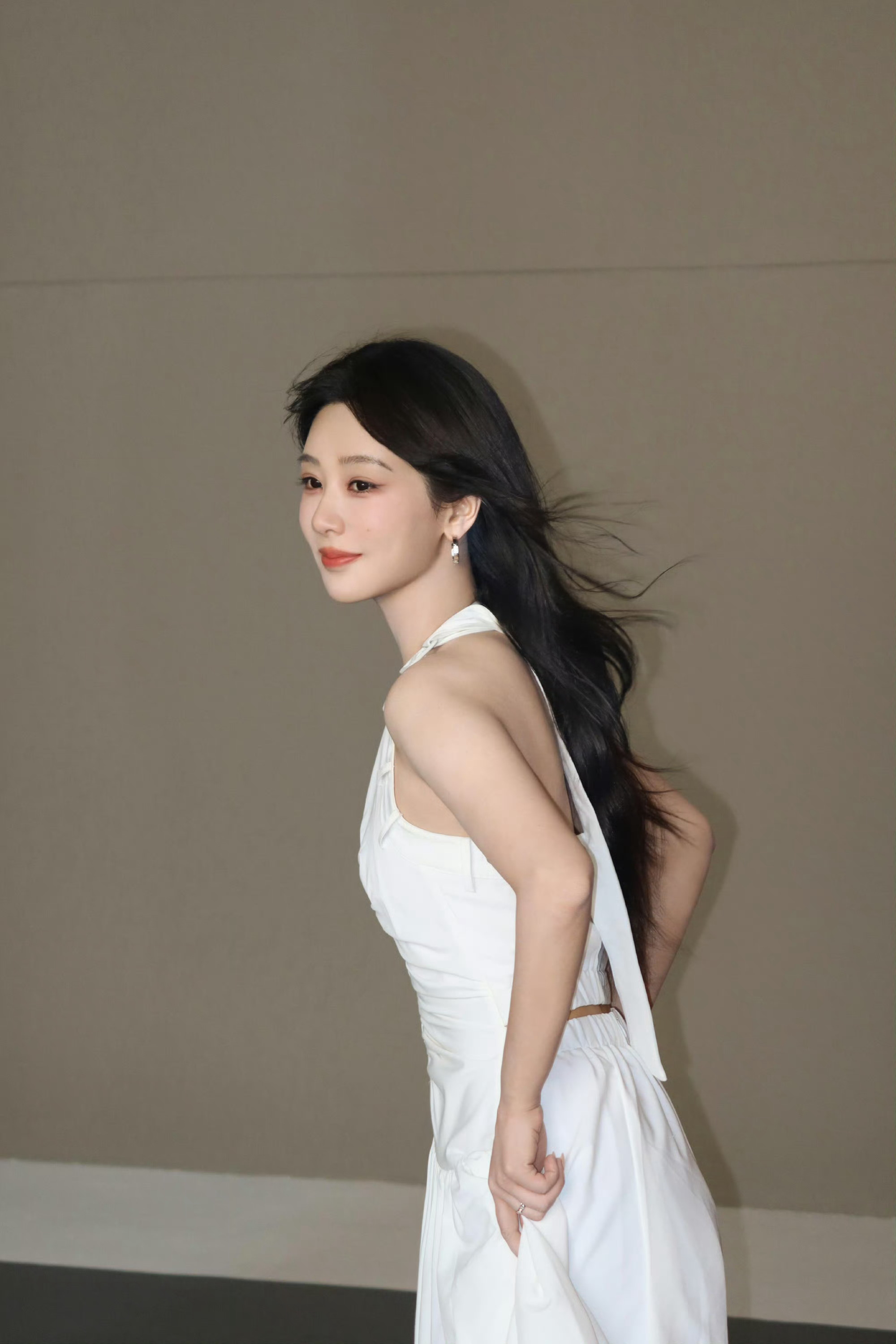 杨紫  “我会用时间证明，我对你的爱不是因为流量热度或跟风的一时兴起，是深思熟虑