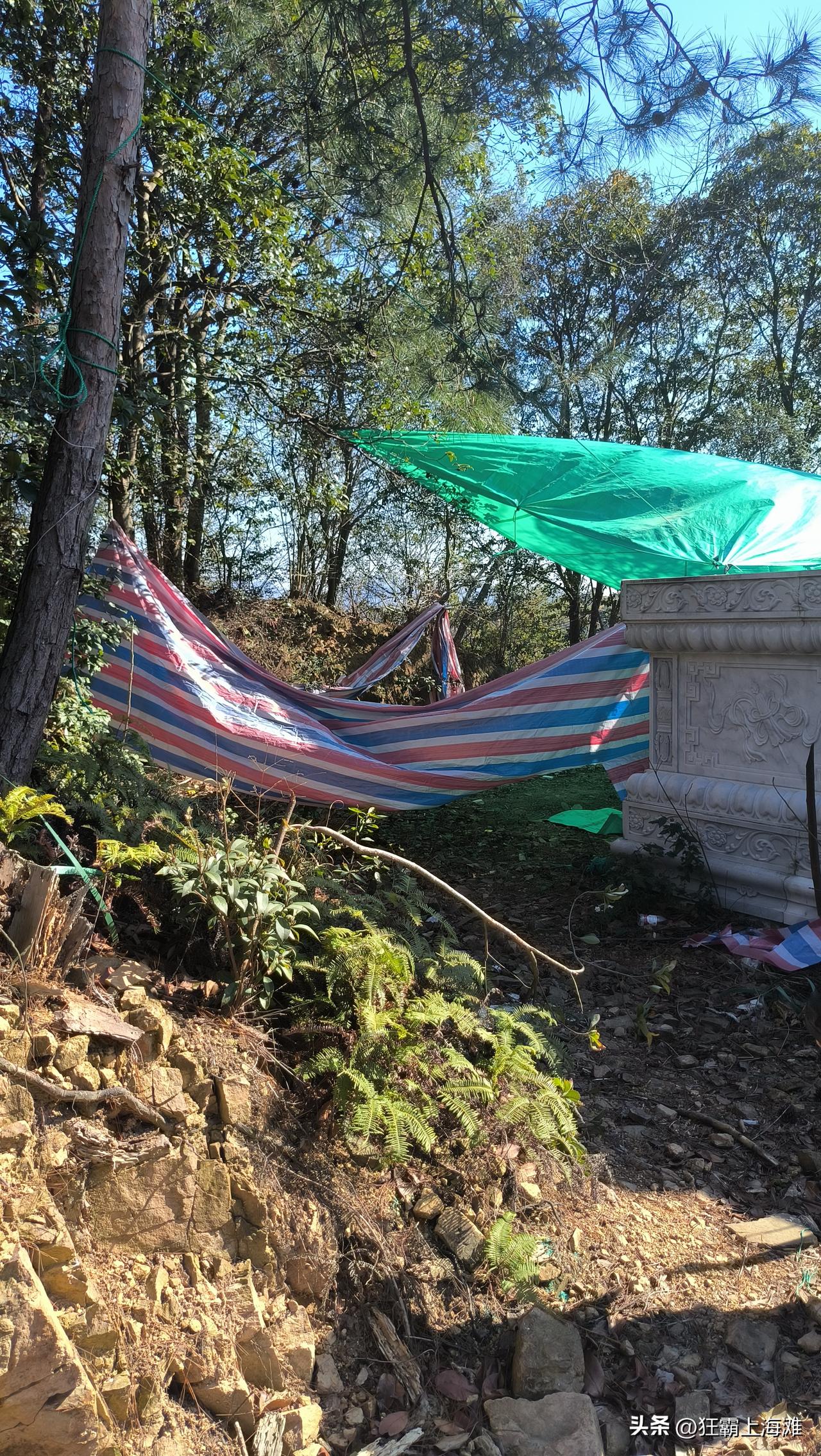 现在赌博越来越胆大了，居然跑到了佛门圣地！不怕佛祖不保佑你们嘛？
