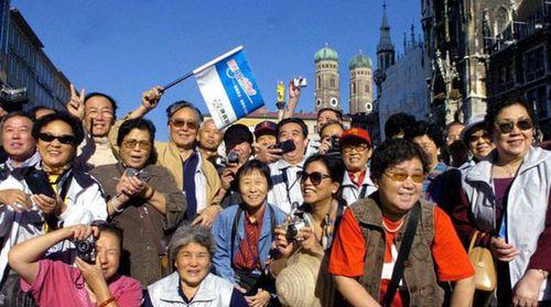 一名德国华人表示，“欧洲人讨厌中国人的原因，就是因为如果在街上看见一群人大声吵闹