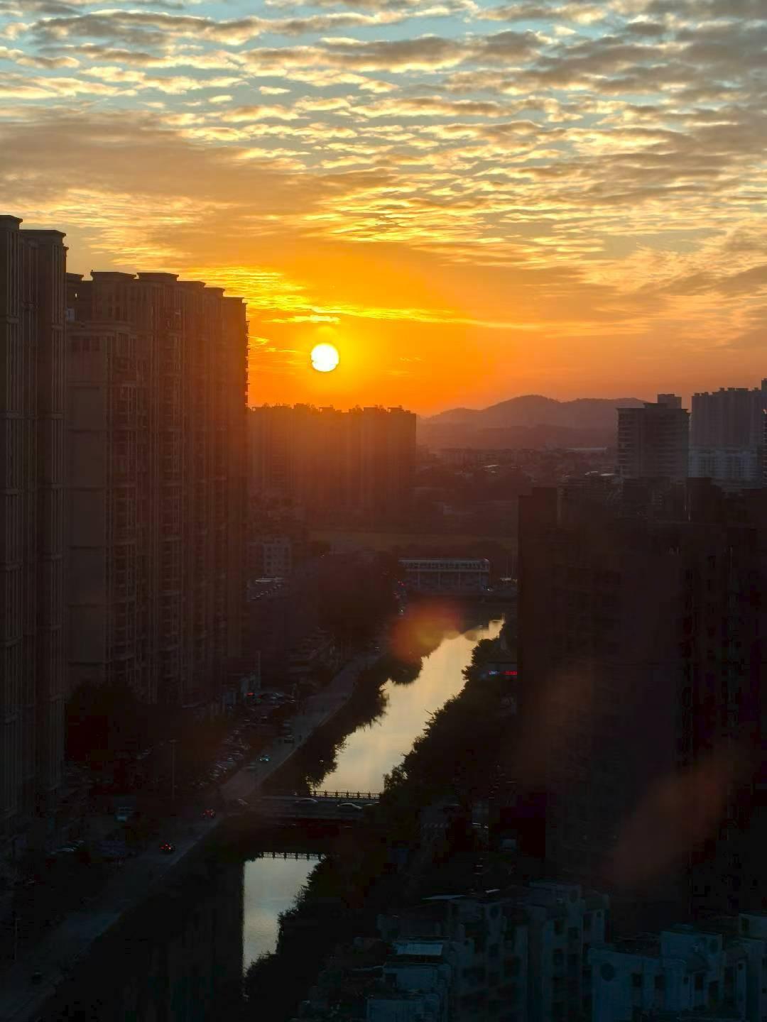 谢谢大哥的转发，播撒文明的种子，让光明重新回到我们这个社会。//@我是一条小河6