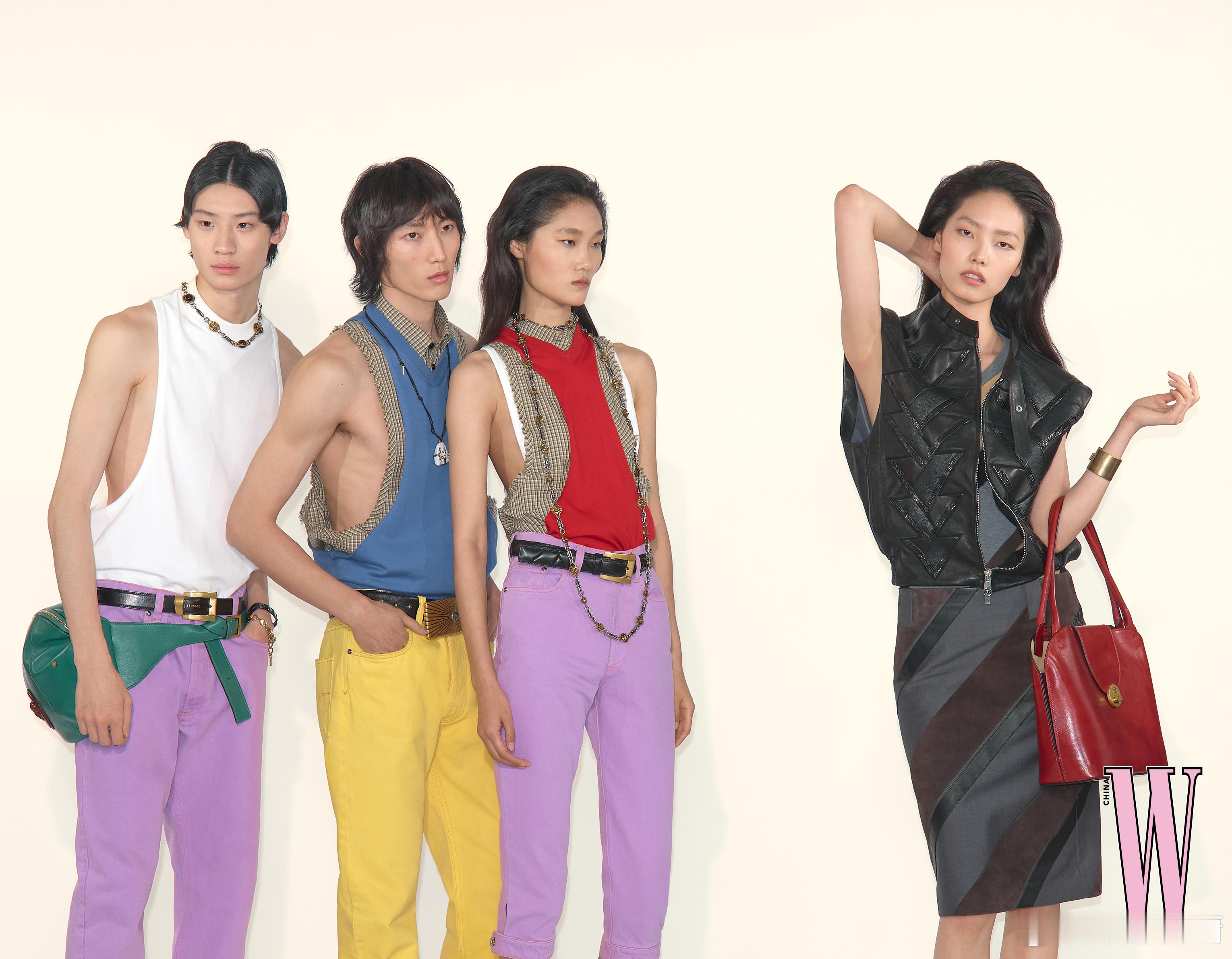 新生代模特们的表现力好亮眼呀～ 色彩搭配和服装剪裁都很有特色呢欢迎大家发发～W中