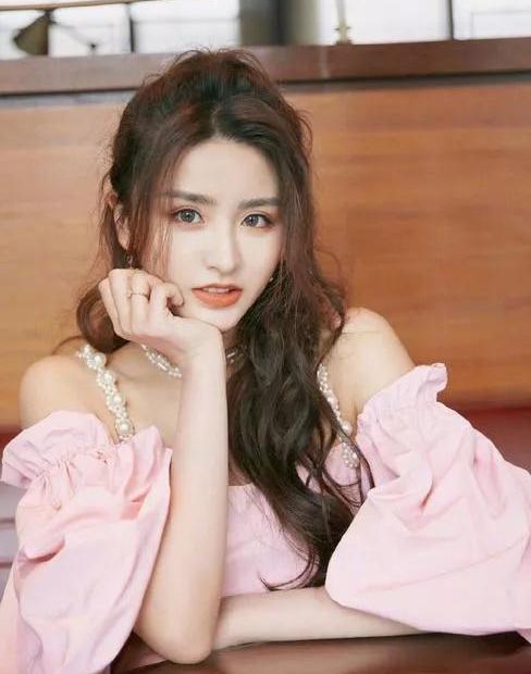 看到金子涵，立刻想到另一个男星

善良的人在娱乐圈真的太难了，尤其是没有背景还不